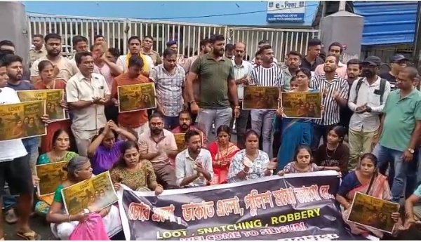 बंगीय हिंदू महामंच ने सिलीगुड़ी थाने के बाहर किया प्रदर्शन
