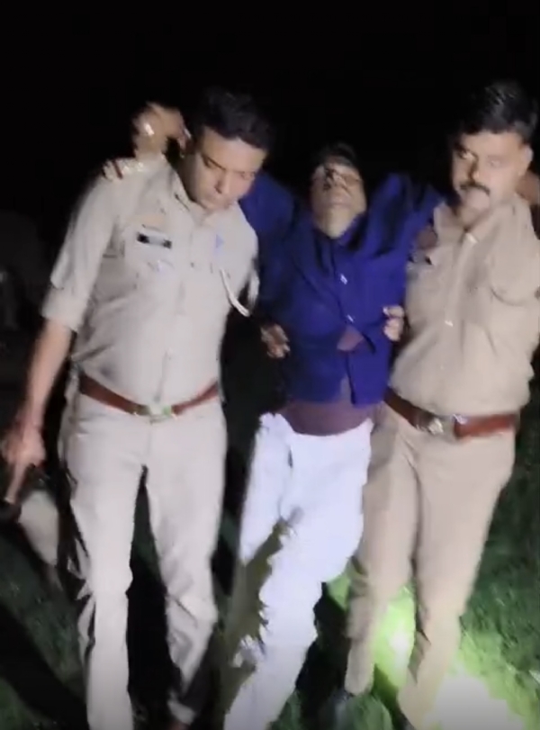 बहेड़ी में मुठभेड़ के बाद घायल अवस्था में पकड़ा गया हिस्ट्रीशीटर तौफीक उर्फ गुड्डू, मौके पर मौजूद पुलिस टीम