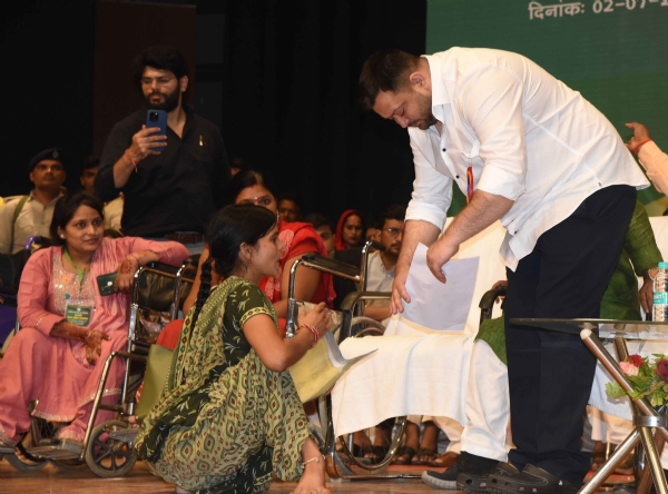 नेता विरोधी दल बिहार विधानसभा  तेजस्वी  यादव दिव्यांग अधिकार सम्मलेन के दौरान
