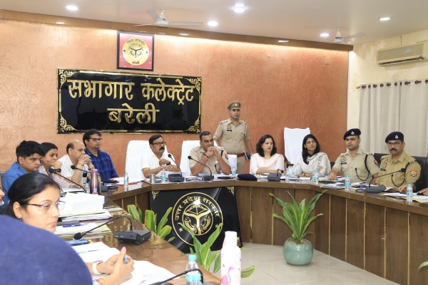 कांवड़ और मोहर्रम को लेकर कलेक्ट्रेट सभागार में डीएम अविनाश सिंह व एसएसपी अनुराग आर्य की संयुक्त बैठक, अफसरों को दिए गए सख्त निर्देश