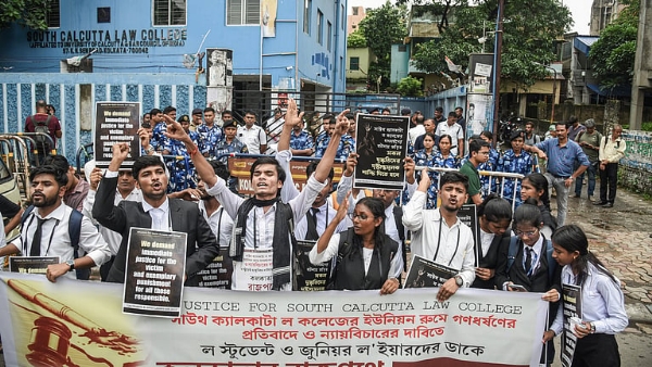 छात्रों का विरोध प्रदर्शन