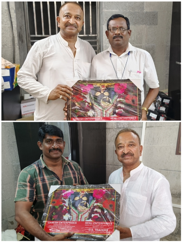 राजू जंडियाल सामाजिक कार्यकर्ताओं ने उत्कृष्ट सेवा के लिए तिरुपति बालाजी मंदिर के अधिकारियों आरसी सुब्रमण्यम और साईं कृष्णा को