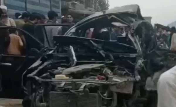 सरकारी कार में यह विस्फोट खैबर पख्तूनख्वा के बाजौर जिले के खार तहसील के सिद्दीकाबाद रेलवे क्षेत्र में हुआ।
