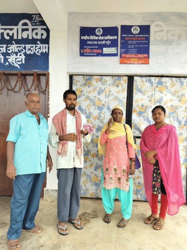 झालसा और डालसा के प्रयास से 50 वर्षों के बाद परिवार से मिला सलीम