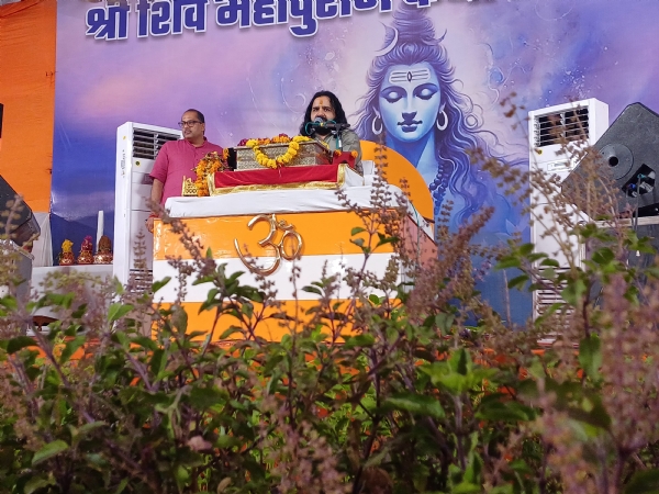 शिव महापुराण कथा:  तुलसी-शालिग्राम विवाह कर तरु प्रसाद के रूप में वितरित किए गए तुलसी के पौधे