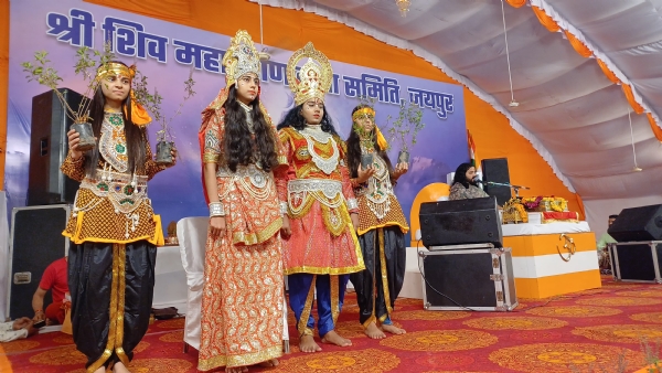 शिव महापुराण कथा:  तुलसी-शालिग्राम विवाह कर तरु प्रसाद के रूप में वितरित किए गए तुलसी के पौधे
