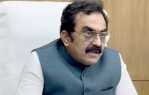 लोकपथ ऐप में प्राप्त शिकायतों का समय पर करें निराकरण, अन्यथा होगी कड़ी कार्रवाईः मंत्री राकेश सिंह