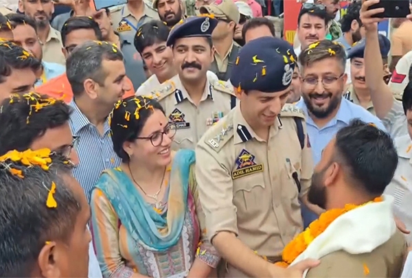 रामबन के जिला प्रशासन ने अमरनाथ यात्रा के पहले जत्थे का चंद्रकोट में गर्मजोशी से किया स्वागत