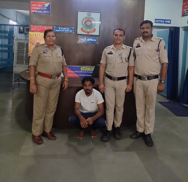 पुलिस के गिरफ्त में आरोपी