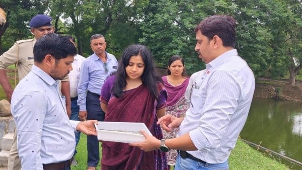 खरगोनः कलेक्टर ने डेडगांव में मत्स्य सम्पदा योजना में निर्मित अद्योसंरचनाओं का किया अवलोकन