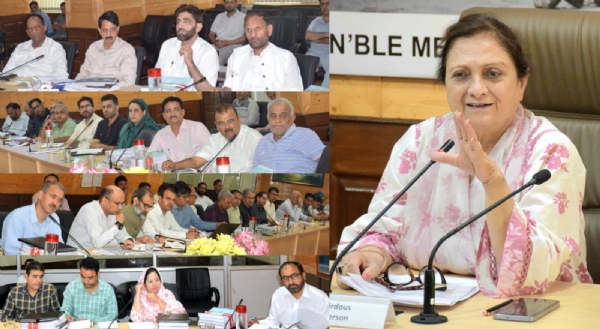एसटीमेट कमेटी की बैठक में भाग लेते सदसय्््