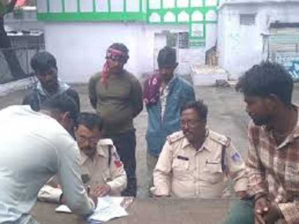 बाइक को कार ने मारी टक्कर