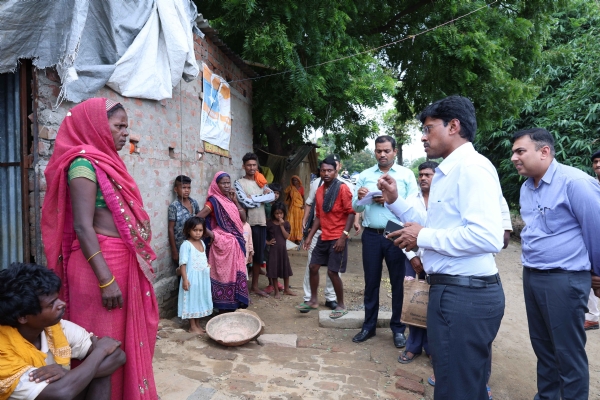 मनेर विधान सभा क्षेत्र अंतर्गत विशेष सघन पुनरीक्षण कार्य का निरीक्षण करते जिलाधिकारी डॉ त्यागराजन एस.एम.आई.ए.एस.