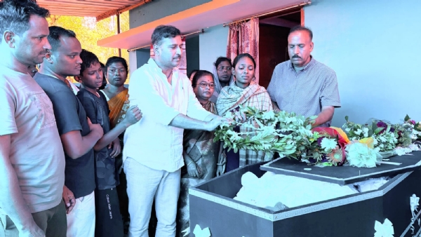 श्रद्धांजलि अर्पित करते सुदेश