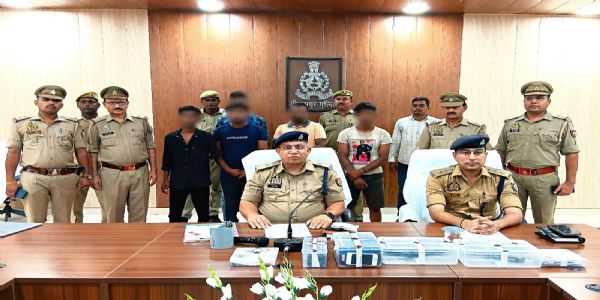 छिनैती गैंग का पर्दाफाश, 7 गिरफ्तार, मोबाइल-गहनों के साथ असलहा भी बरामद