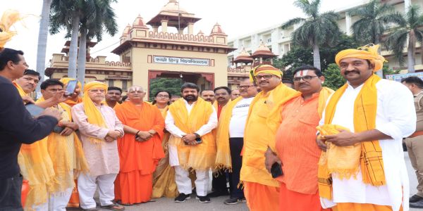 काशी भोजपुरी समाज ने सावन माह में बाबा विश्वनाथ का ​किया जलाभिषेक