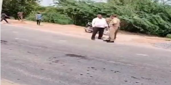 ट्रेलर ने बाइक सवार मासूम भाई बहन राैंदा, पिता घायल