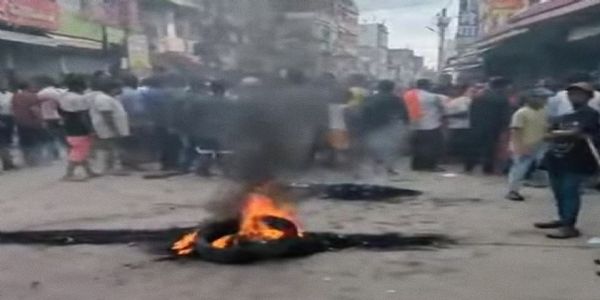 तीन दिनों से लापता युवक के शव मिलने के बाद आक्रोशपूर्ण प्रदर्शन,बाजार बंद के साथ सड़क जाम,आगजनी