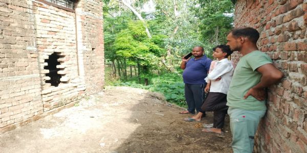 तीन घरों में सेंधमारी कर लाखाें के जेवर व नकदी बटाेर ले गए चोर