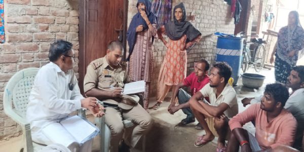 संदिग्ध परिस्थितियों में महिला का शव फांसी पर लटका मिला
