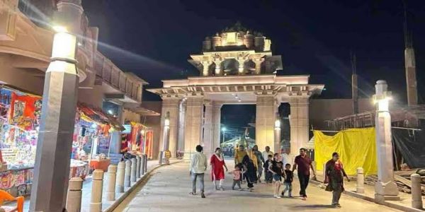 विवि परिषद के फार्म और शपथपत्र पर पंडा समाज का एतराज, नगर मजिस्ट्रेट को सौंपा विरोध पत्र