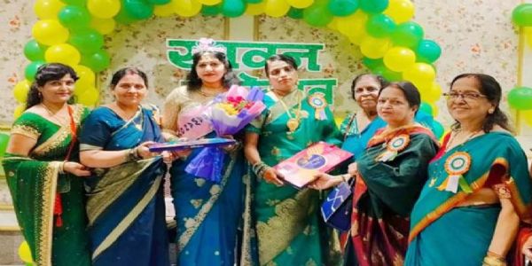 सावन क्वीन का ताज एडवोकेट दीपा सिंह के सिर