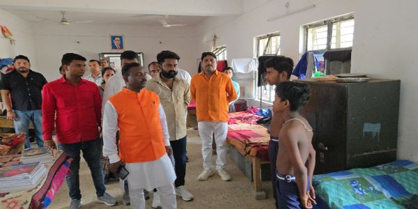 बाल संरक्षण आयोग के सदस्य ने विभिन्न विद्यालयों का किया निरीक्षण