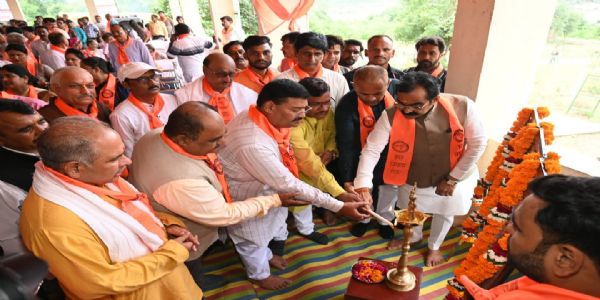 एक-एक व्यक्ति से मिलकर समाज बनता है उसी तरह एक-एक पेड़ मिलकर उद्यान बनता :- मंत्री राकेश सिंह