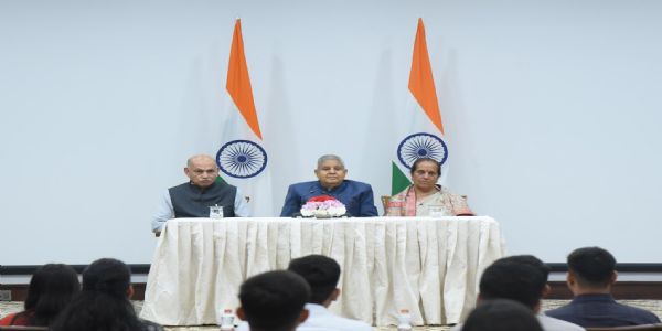 राजनीति में संवाद और सौहार्द की जरूरत: उपराष्ट्रपति