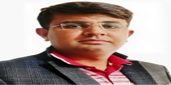 स्क्रॉल संस्कृति और अंधविश्वास: तकनीक के युग में मानसिक गुलामी