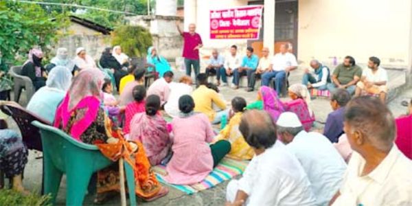 किसान महासभा ने उठाया सवालः अतिक्रमण के नाम पर क्यों लग रहे हैं लाल निशान