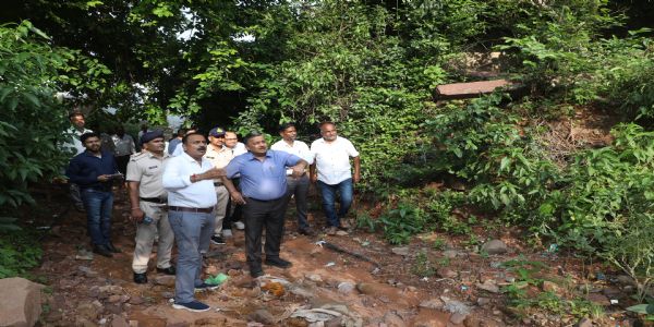 कलेक्टर ने वर्षा प्रभावित क्षेत्रों का किया निरीक्षण, किसानों से ली फसल क्षति की जानकारी