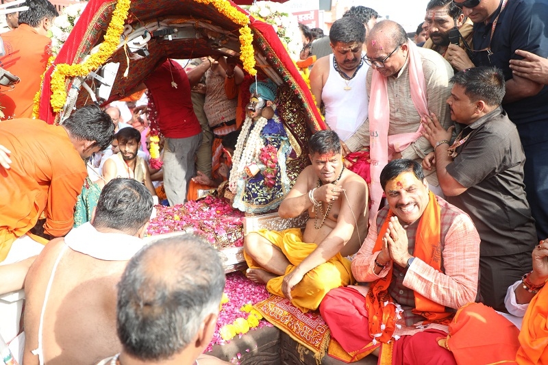 क्षिप्रा नदी के जल से  भगवान महाकाल का पूजन-अर्चन