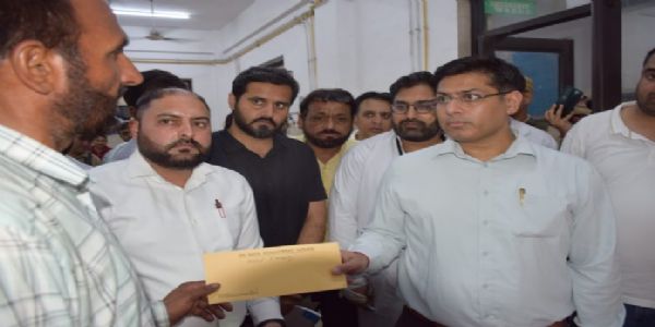 डीसी ने जिला अस्पताल पुंछ में घायल बच्चों से मुलाकात की, अनुग्रह राशि मंजूर की