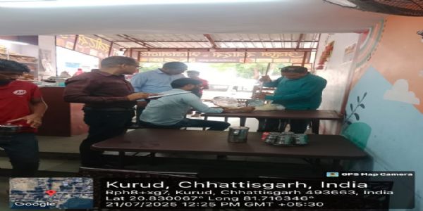 त्योहारों से पहले खाद्य विभाग की दबिश, डेयरी - होटलों से लिया जांच के लिए नमूना