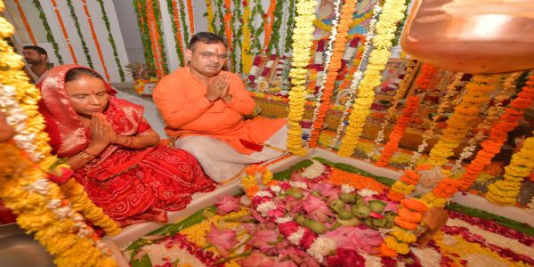 मुख्यमंत्री भजनलाल शर्मा ने भगवान शिव की पूजा-अर्चना की