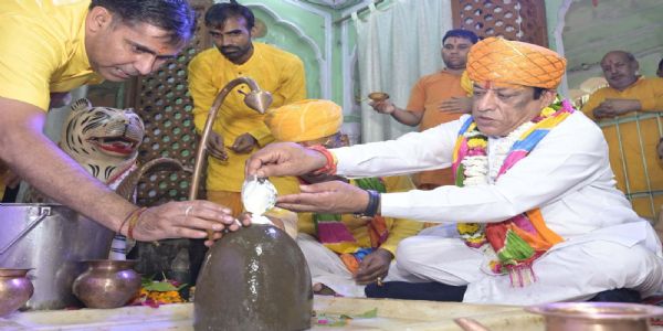 देवस्थान मंत्री ने किया देवाधिदेव महादेव का रूद्राभिषेक