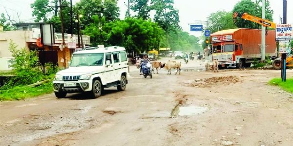 कोरबा-रजगामार रोड: गड्ढों का संग्रहालय बन गई सड़क, चालकों के लिए चुनौती