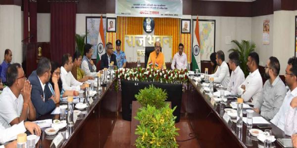 केवल फील्ड रिपाेर्ट पर निर्भर न रहें, निचले स्तर पर जाकर योजनाओं का क्रियान्वयन देखें : राज्यपाल