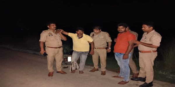 फूलपुर पुलिस ने मुठभेड़ में दो पशु तस्कर दबोचे , एक को लगी गोली