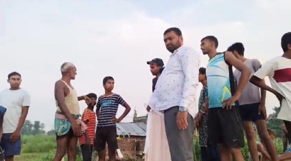 जायजा लेते सांसद प्रतिनिधि