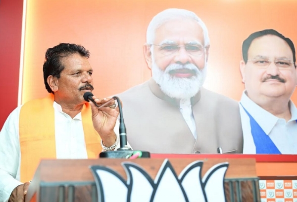 बैठक को संबोधित करते हुए भाजपा अनुसूचित जनजाति मोर्चा के प्रदेश अध्यक्ष कल सिंह भाबर