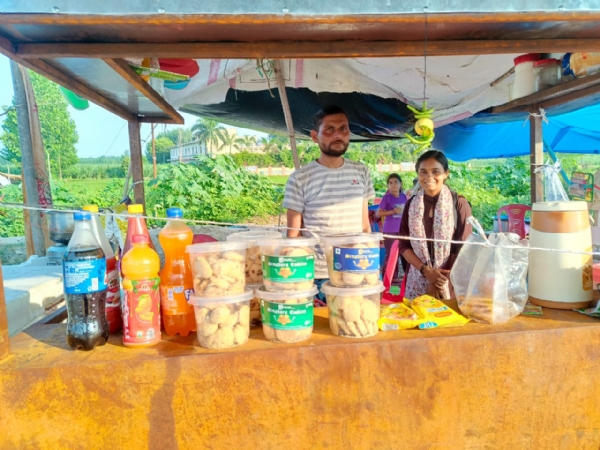 स्वयं सहायता समूह का स्टॉल