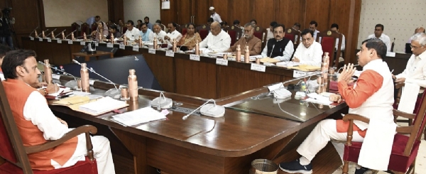मंत्रालय में मंत्रि-परिषद की बैठक