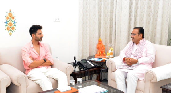 मुख्यमंत्री भजनलाल शर्मा से मुख्यमंत्री निवास पर फिल्म अभिनेता कार्तिक आर्यन ने की शिष्टाचार भेंट