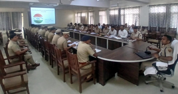 फतेहाबाद। सीईटी परीक्षा व शिवरात्रि को लेकर थाना एवं चौकी प्रभारियों को निर्देश देते एसपी सिद्धांत जैन।