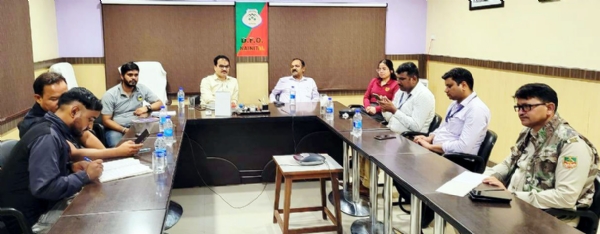 बैठक में उपस्थित वन्य प्राणी स्वास्थ्य सलाहकार समिति के सदस्य।