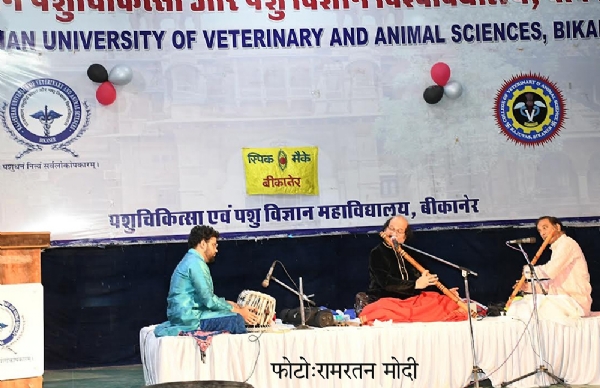 पदमश्री पं. रोनू मजूमदार ने बांसुरी वादन से बांधा समां
