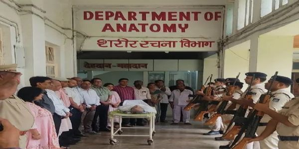 जबलपुर : मुख्यमंत्री की घोषणानुसार देहदानी को मिला गार्ड ऑफ ऑनर