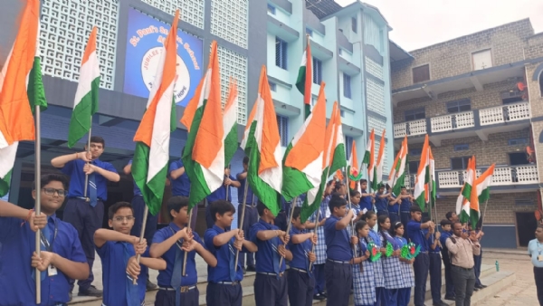 भारतीय तिरंगे के अंगीकरण दिवस पर सेंट पॉल स्कूल में समारोह आयोजित